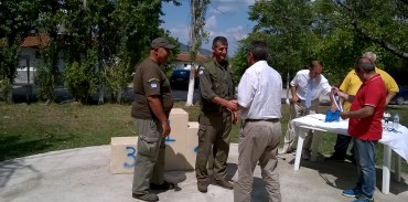 Βράβευση θηροφυλάκων της ΣΤ΄ΚΟΜΑΘ και του Κυνηγετικού Συλλόγου Εορδαίας για την συνδρομή τους στην πραγματοποίηση του 8ου Μουρίκιου Μαραθώνιου Δρόμου στην ορεινή Εορδαία.